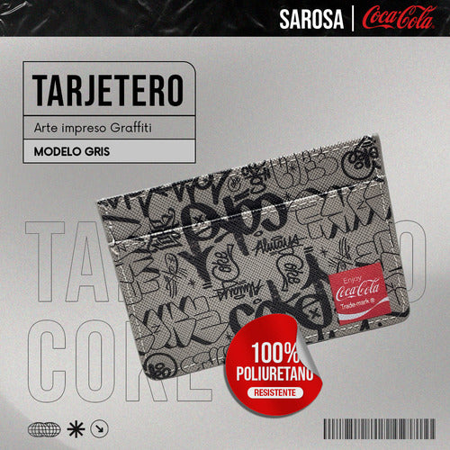 Tarjetero Coca Cola De Vinipiel Texturizado Para Hombre Color Gris Oscuro Diseño De La Tela Liso